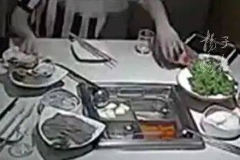 男子丢蟑螂敲诈海底捞，自己报警索赔十倍被刑拘！曾多次前往地下浴场抓蟑螂